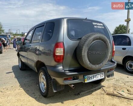 Серый Шевроле Нива, объемом двигателя 1.7 л и пробегом 228 тыс. км за 3900 $, фото 7 на Automoto.ua