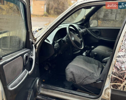 Сірий Шевроле Нива, об'ємом двигуна 1.7 л та пробігом 300 тис. км за 2999 $, фото 13 на Automoto.ua