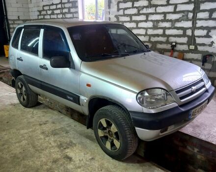 Серый Шевроле Нива, объемом двигателя 1.7 л и пробегом 230 тыс. км за 2600 $, фото 2 на Automoto.ua