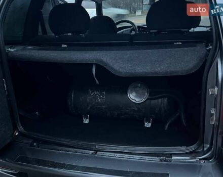 Сірий Шевроле Нива, об'ємом двигуна 1.7 л та пробігом 201 тис. км за 3999 $, фото 37 на Automoto.ua