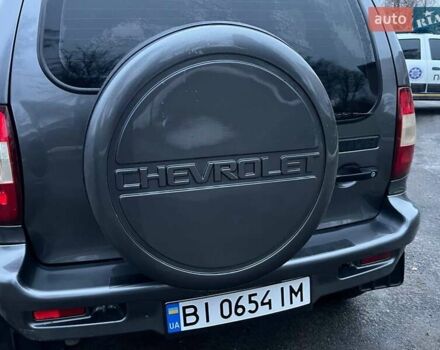 Сірий Шевроле Нива, об'ємом двигуна 1.7 л та пробігом 201 тис. км за 3999 $, фото 20 на Automoto.ua