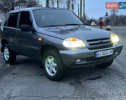 Сірий Шевроле Нива, об'ємом двигуна 1.7 л та пробігом 201 тис. км за 3999 $, фото 63 на Automoto.ua