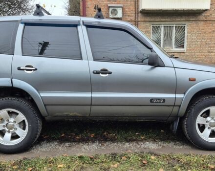 Серый Шевроле Нива, объемом двигателя 1.7 л и пробегом 97 тыс. км за 4400 $, фото 6 на Automoto.ua