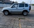 Серый Шевроле Нива, объемом двигателя 1.7 л и пробегом 300 тыс. км за 4500 $, фото 1 на Automoto.ua