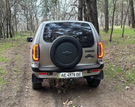 Сірий Шевроле Нива, об'ємом двигуна 0 л та пробігом 100 тис. км за 4200 $, фото 7 на Automoto.ua
