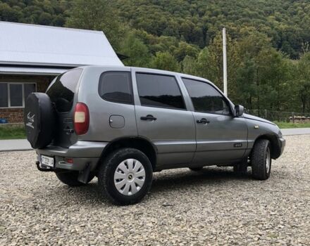 Серый Шевроле Нива, объемом двигателя 1.7 л и пробегом 250 тыс. км за 3799 $, фото 3 на Automoto.ua