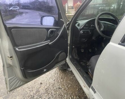 Серый Шевроле Нива, объемом двигателя 1.7 л и пробегом 120 тыс. км за 3300 $, фото 5 на Automoto.ua