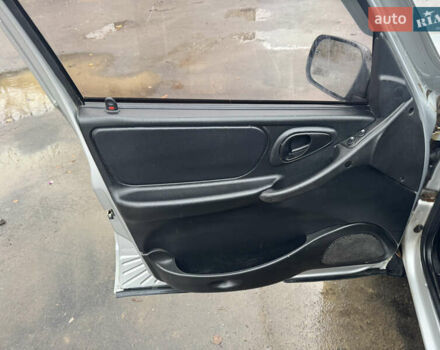 Сірий Шевроле Нива, об'ємом двигуна 1.69 л та пробігом 200 тис. км за 3200 $, фото 12 на Automoto.ua