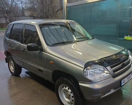 Серый Шевроле Нива, объемом двигателя 1.7 л и пробегом 213 тыс. км за 3500 $, фото 5 на Automoto.ua