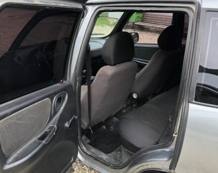 Серый Шевроле Нива, объемом двигателя 1.7 л и пробегом 250 тыс. км за 3799 $, фото 7 на Automoto.ua