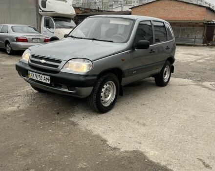 Серый Шевроле Нива, объемом двигателя 1.7 л и пробегом 111 тыс. км за 2999 $, фото 1 на Automoto.ua