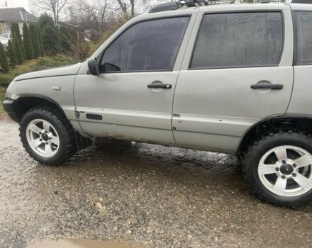 Серый Шевроле Нива, объемом двигателя 1.7 л и пробегом 120 тыс. км за 3300 $, фото 4 на Automoto.ua