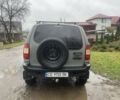Серый Шевроле Нива, объемом двигателя 1.7 л и пробегом 120 тыс. км за 3300 $, фото 2 на Automoto.ua