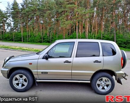 Серый Шевроле Нива, объемом двигателя 1.7 л и пробегом 146 тыс. км за 4800 $, фото 1 на Automoto.ua