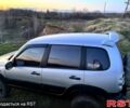 Серый Шевроле Нива, объемом двигателя 1.7 л и пробегом 200 тыс. км за 4000 $, фото 6 на Automoto.ua