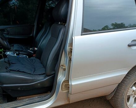 Серый Шевроле Нива, объемом двигателя 1.7 л и пробегом 300 тыс. км за 4500 $, фото 5 на Automoto.ua