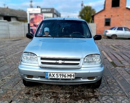 Серый Шевроле Нива, объемом двигателя 1.7 л и пробегом 300 тыс. км за 4500 $, фото 3 на Automoto.ua