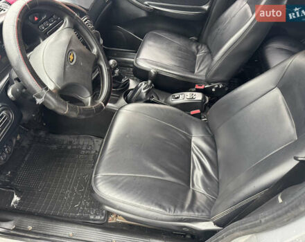 Сірий Шевроле Нива, об'ємом двигуна 1.69 л та пробігом 200 тис. км за 3200 $, фото 13 на Automoto.ua