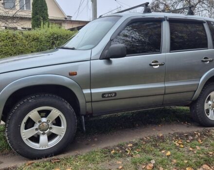Серый Шевроле Нива, объемом двигателя 1.7 л и пробегом 97 тыс. км за 4400 $, фото 1 на Automoto.ua