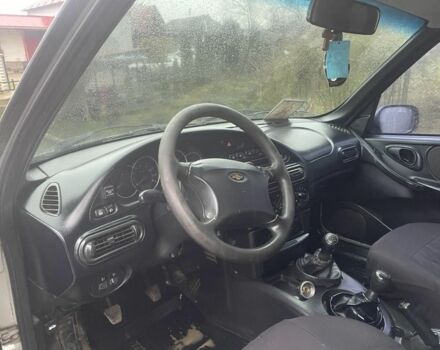 Серый Шевроле Нива, объемом двигателя 1.7 л и пробегом 120 тыс. км за 3300 $, фото 6 на Automoto.ua