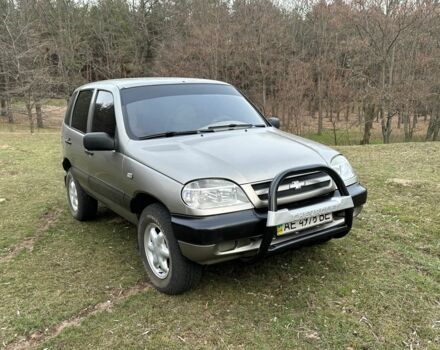 Сірий Шевроле Нива, об'ємом двигуна 0 л та пробігом 100 тис. км за 4200 $, фото 3 на Automoto.ua