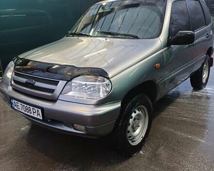 Серый Шевроле Нива, объемом двигателя 1.7 л и пробегом 213 тыс. км за 3500 $, фото 1 на Automoto.ua