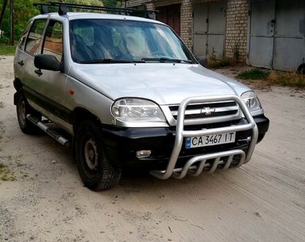 Серый Шевроле Нива, объемом двигателя 1.7 л и пробегом 233 тыс. км за 3600 $, фото 1 на Automoto.ua