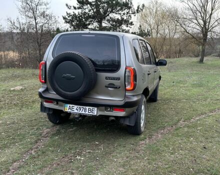 Сірий Шевроле Нива, об'ємом двигуна 0 л та пробігом 100 тис. км за 4200 $, фото 1 на Automoto.ua