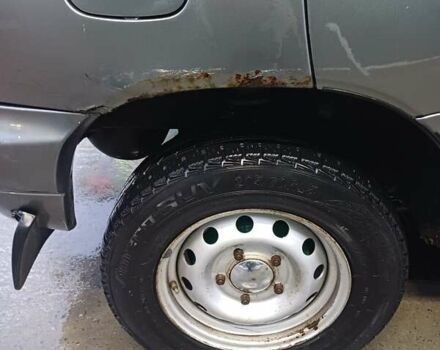 Серый Шевроле Нива, объемом двигателя 1.7 л и пробегом 213 тыс. км за 3500 $, фото 6 на Automoto.ua