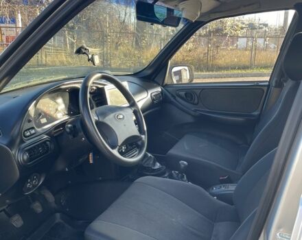 Сірий Шевроле Нива, об'ємом двигуна 1.7 л та пробігом 109 тис. км за 2500 $, фото 7 на Automoto.ua