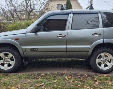 Серый Шевроле Нива, объемом двигателя 1.7 л и пробегом 97 тыс. км за 4400 $, фото 2 на Automoto.ua