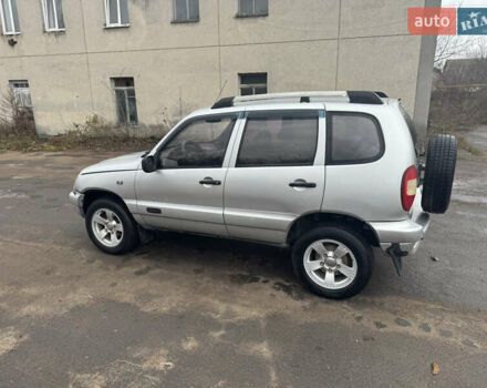 Сірий Шевроле Нива, об'ємом двигуна 1.69 л та пробігом 200 тис. км за 3200 $, фото 3 на Automoto.ua