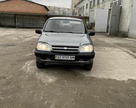 Серый Шевроле Нива, объемом двигателя 1.7 л и пробегом 111 тыс. км за 2999 $, фото 2 на Automoto.ua