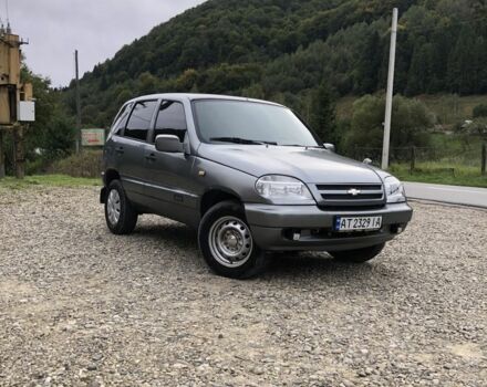 Серый Шевроле Нива, объемом двигателя 1.7 л и пробегом 250 тыс. км за 3799 $, фото 4 на Automoto.ua