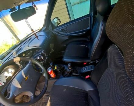 Серый Шевроле Нива, объемом двигателя 1.7 л и пробегом 300 тыс. км за 4500 $, фото 6 на Automoto.ua