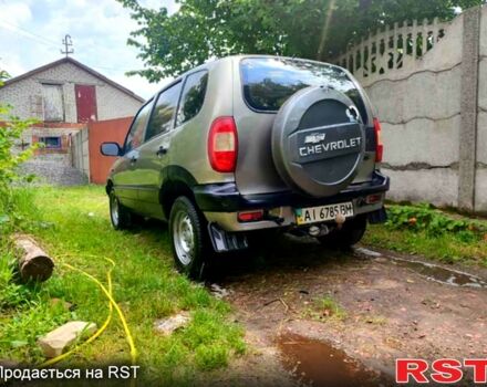 Серый Шевроле Нива, объемом двигателя 1.7 л и пробегом 117 тыс. км за 4000 $, фото 5 на Automoto.ua