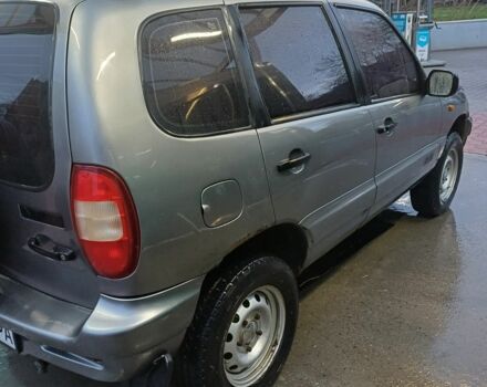 Сірий Шевроле Нива, об'ємом двигуна 1.7 л та пробігом 213 тис. км за 3500 $, фото 4 на Automoto.ua