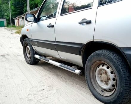 Серый Шевроле Нива, объемом двигателя 1.7 л и пробегом 233 тыс. км за 3600 $, фото 2 на Automoto.ua