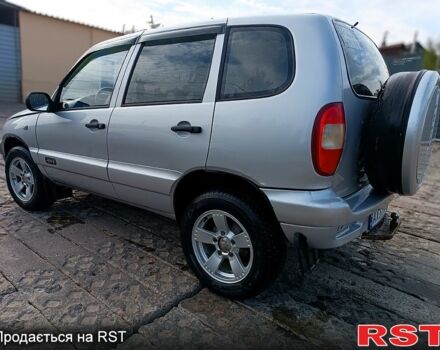 Серый Шевроле Нива, объемом двигателя 1.7 л и пробегом 300 тыс. км за 4500 $, фото 2 на Automoto.ua