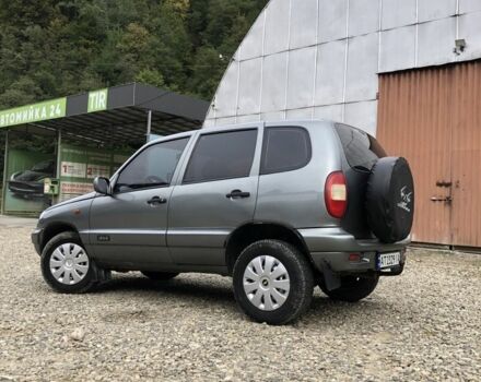 Серый Шевроле Нива, объемом двигателя 1.7 л и пробегом 250 тыс. км за 3799 $, фото 1 на Automoto.ua