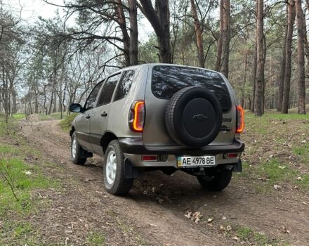 Сірий Шевроле Нива, об'ємом двигуна 0 л та пробігом 100 тис. км за 4200 $, фото 4 на Automoto.ua