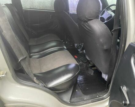 Серый Шевроле Нива, объемом двигателя 1.7 л и пробегом 120 тыс. км за 3300 $, фото 7 на Automoto.ua