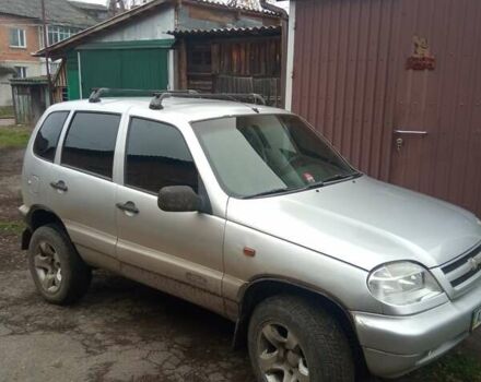 Серый Шевроле Нива, объемом двигателя 1.69 л и пробегом 188 тыс. км за 5000 $, фото 2 на Automoto.ua