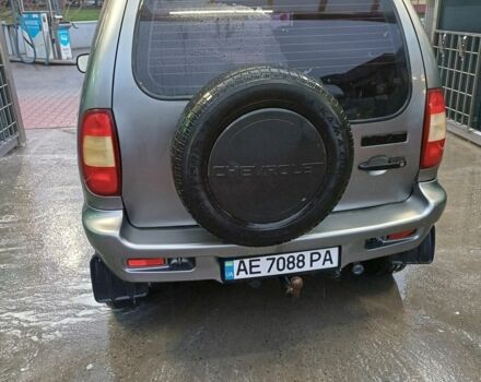 Сірий Шевроле Нива, об'ємом двигуна 1.7 л та пробігом 213 тис. км за 3500 $, фото 2 на Automoto.ua