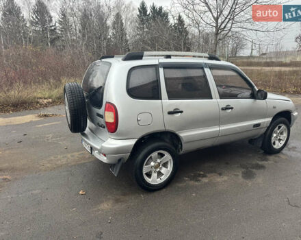 Сірий Шевроле Нива, об'ємом двигуна 1.69 л та пробігом 200 тис. км за 3200 $, фото 5 на Automoto.ua