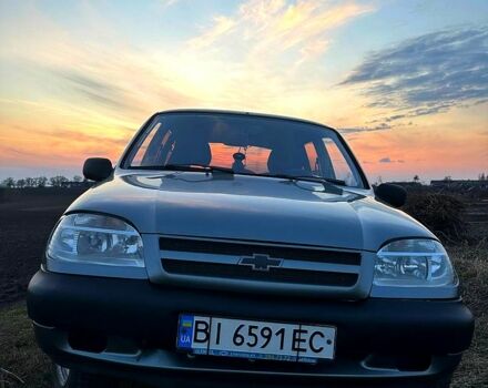 Серый Шевроле Нива, объемом двигателя 1.7 л и пробегом 240 тыс. км за 3400 $, фото 7 на Automoto.ua