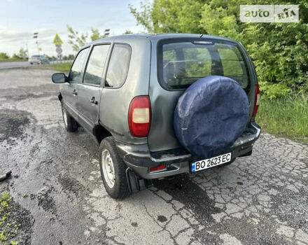 Серый Шевроле Нива, объемом двигателя 1.69 л и пробегом 195 тыс. км за 2400 $, фото 8 на Automoto.ua