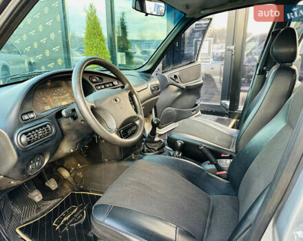 Сірий Шевроле Нива, об'ємом двигуна 1.7 л та пробігом 410 тис. км за 3850 $, фото 11 на Automoto.ua
