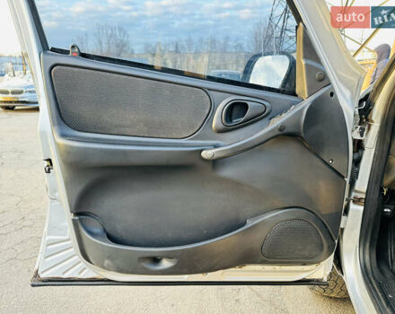 Сірий Шевроле Нива, об'ємом двигуна 1.7 л та пробігом 410 тис. км за 3850 $, фото 13 на Automoto.ua