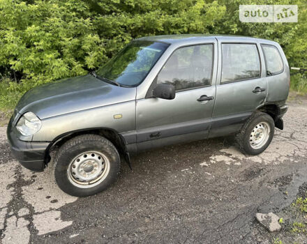 Серый Шевроле Нива, объемом двигателя 1.69 л и пробегом 195 тыс. км за 2400 $, фото 4 на Automoto.ua